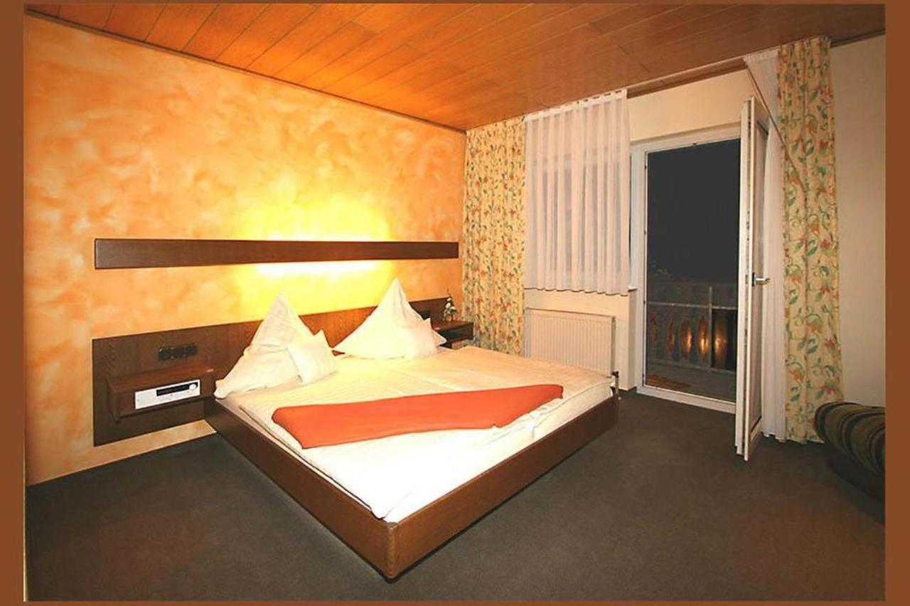 Hotel Zur Krone Ronneburg  Zewnętrze zdjęcie